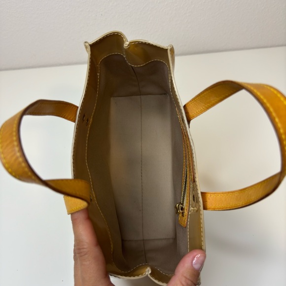 Pre Loved Louis Vuitton Monogram Vernis Reade PM - Picture 7 of 17